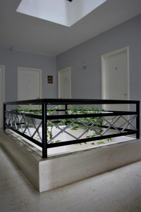 Saranda Hotel Hotell 3*