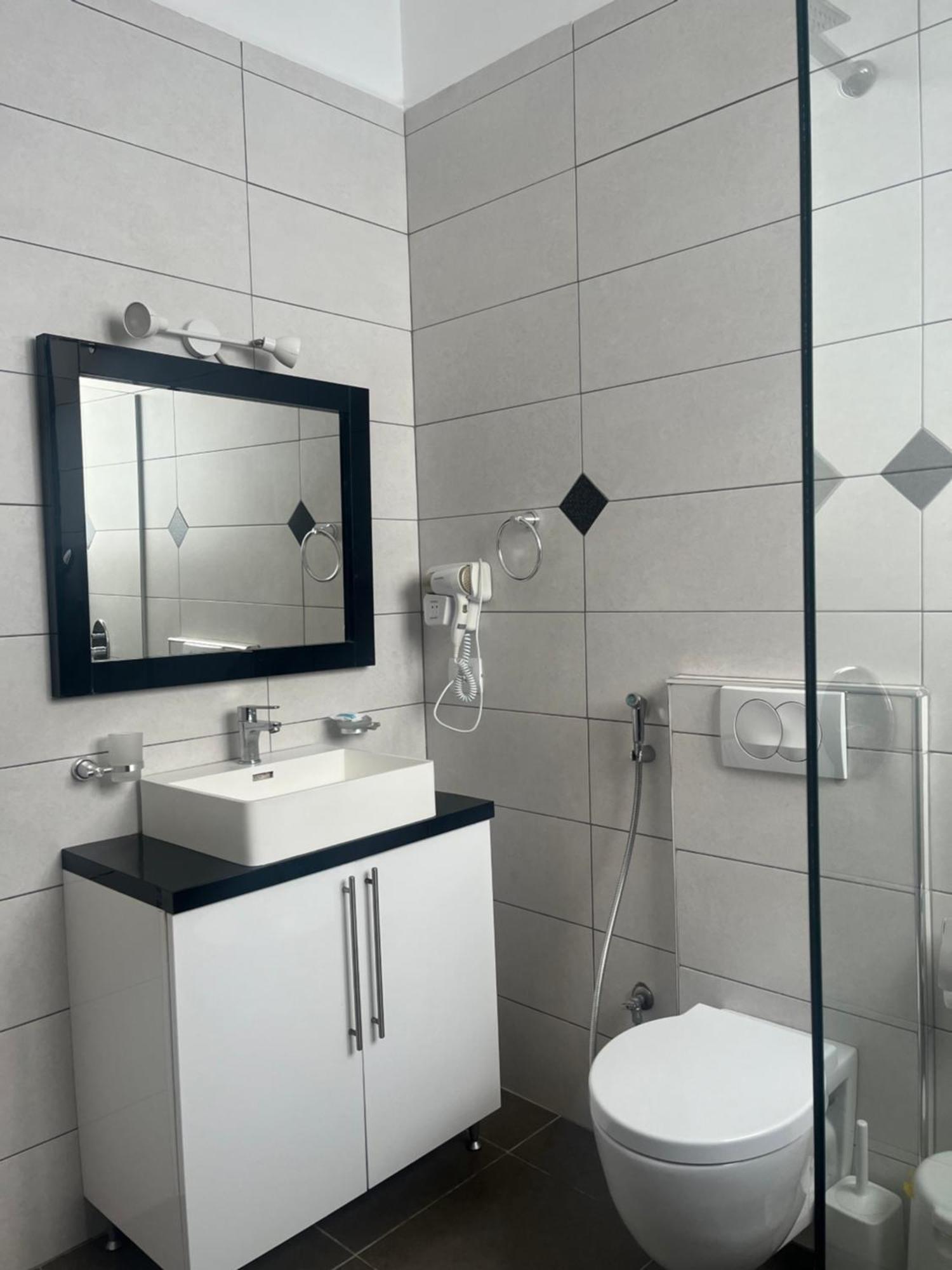 Saranda Hotel 3*