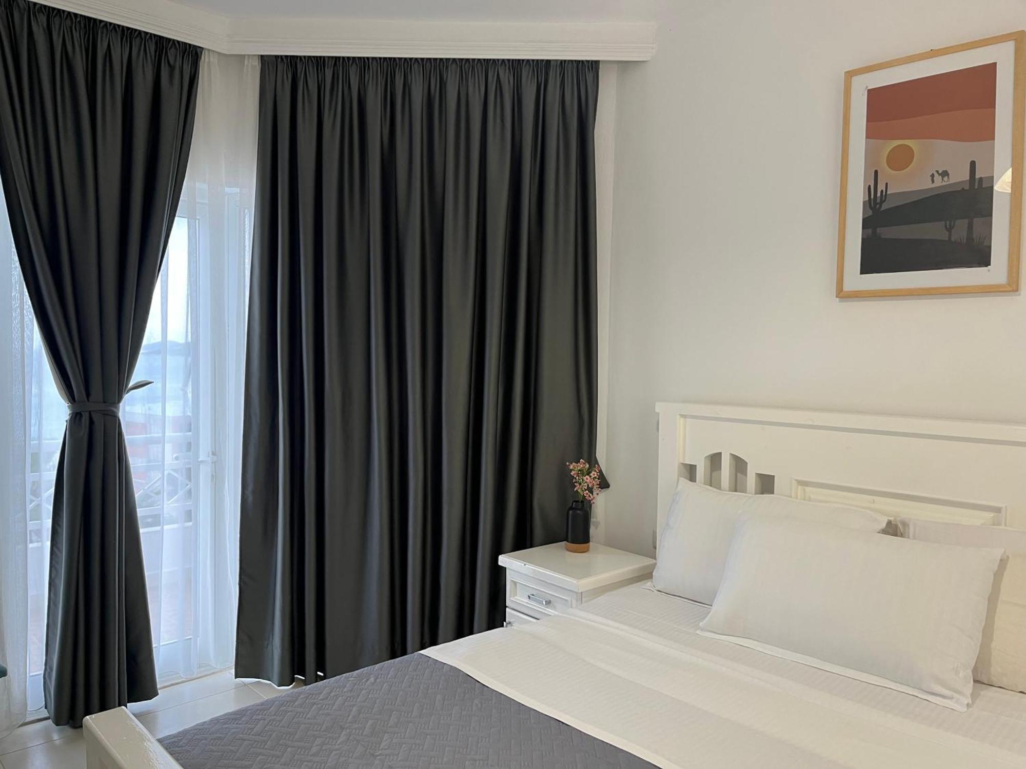 Saranda Hotel 3*